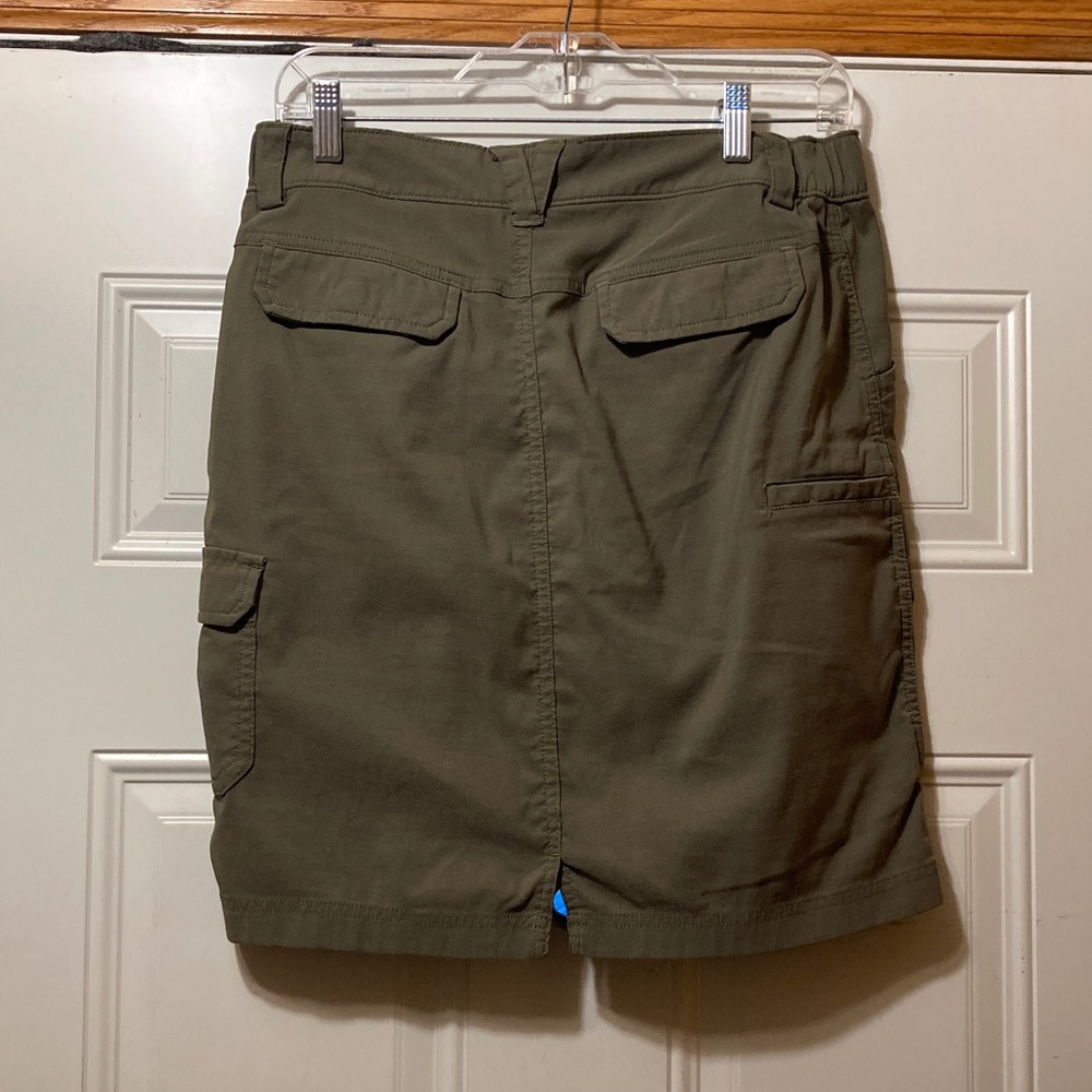 Duluth Trading Co. Olive Green Cargo Skort‎ 6